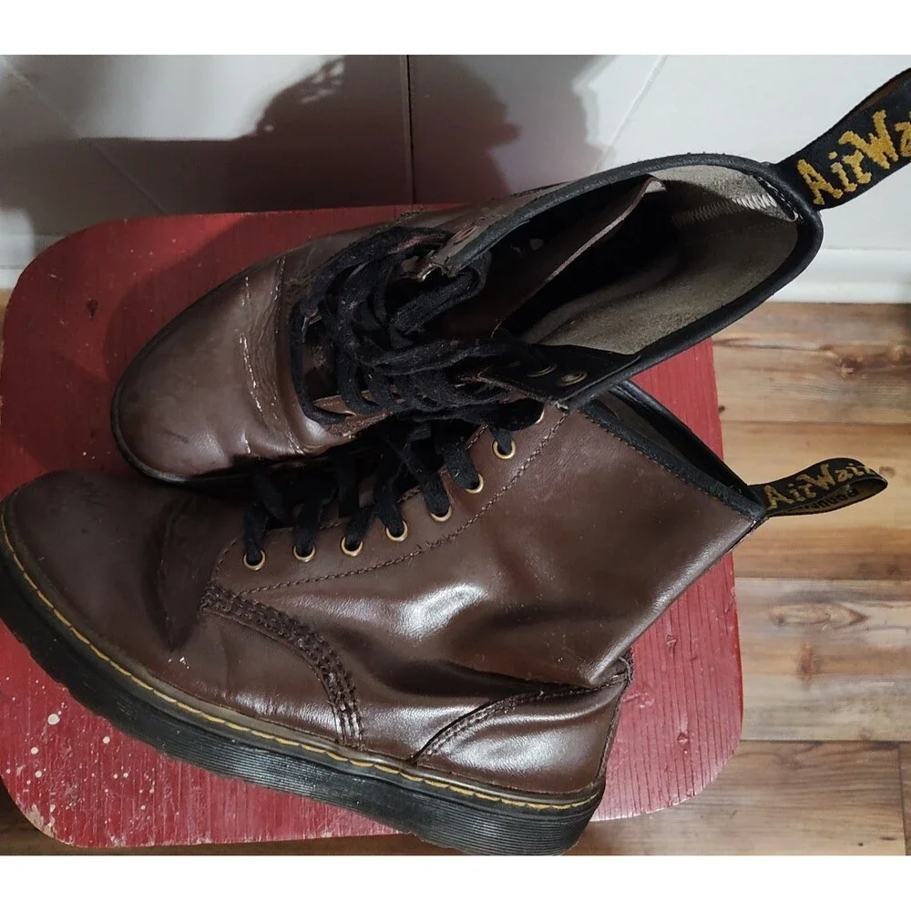 Dr. Doc Martens Zavala Airwair Lace Up Brown Leather Boots AW004 9 Thrashed